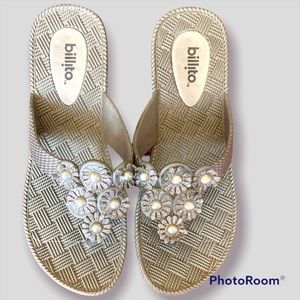 💥4/$10💥 Cute Flowery Sandals.